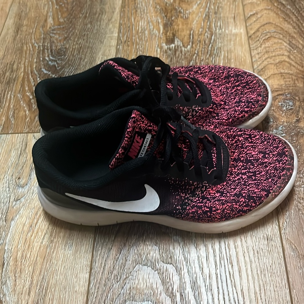 Nike running shoes size 5.5 Youth